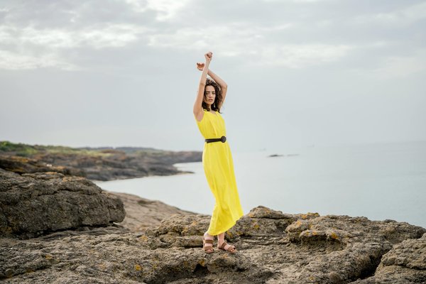 ¿Cuáles son los mejores tipos de juguetes para estimular mentalmente a un loro?